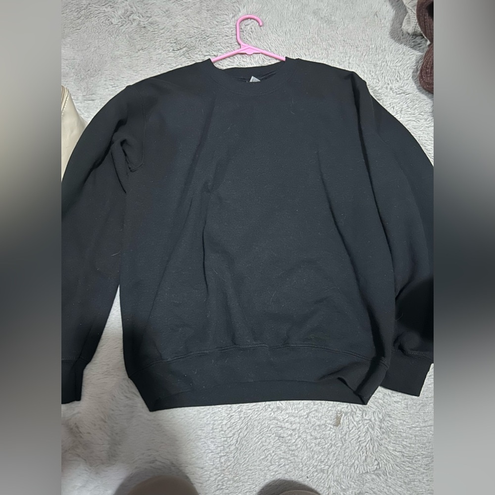 GILDAN PLAIN BLACK CREWNECK